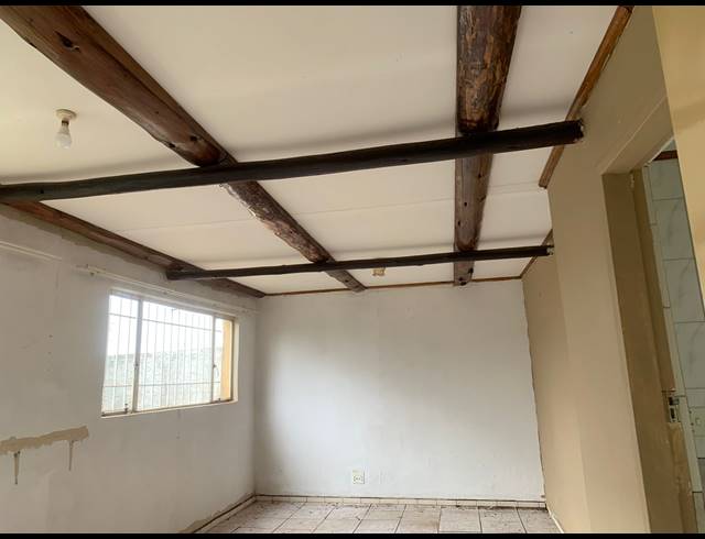 8,565M² SMALLHOLDING FOR SALE IN WESTONARIA